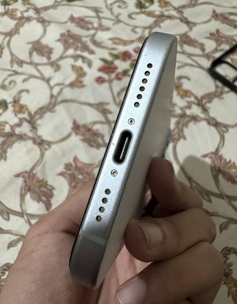 Apple iPhone 15 plus 0