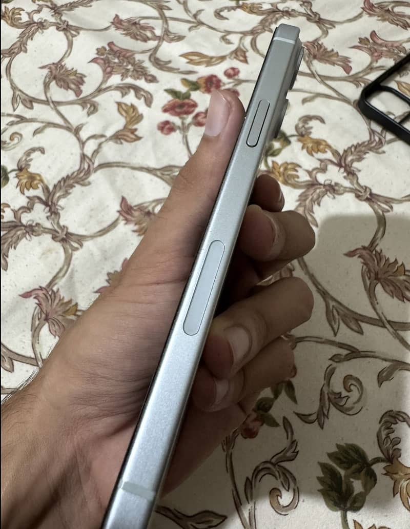 Apple iPhone 15 plus 2