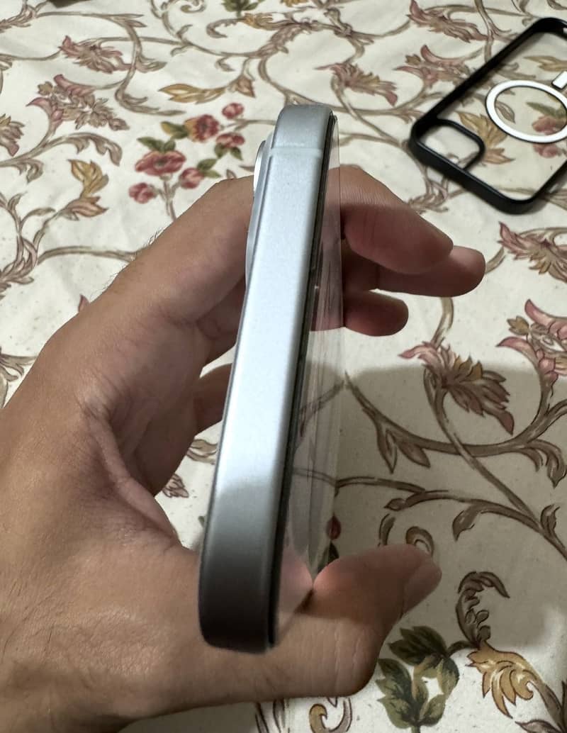 Apple iPhone 15 plus 5