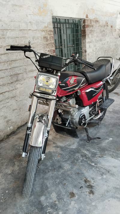 Honda CG-125 red