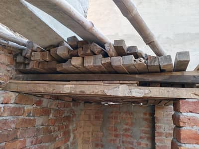 لکڑی کا بالا50سے 55عدد چھت کیلئے صاف ستھرے اور سیدھے