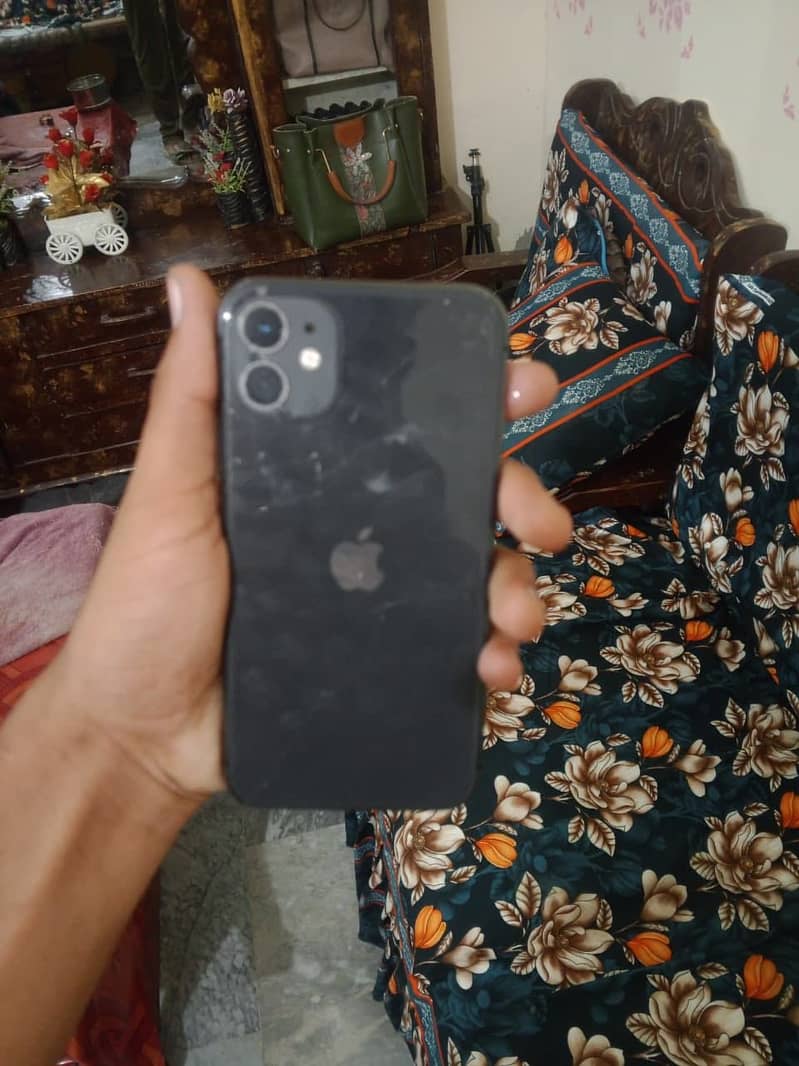 Apple iPhone 11 4