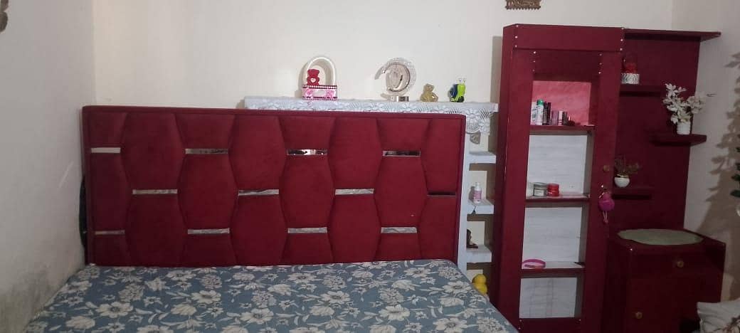 Bed and show case 0