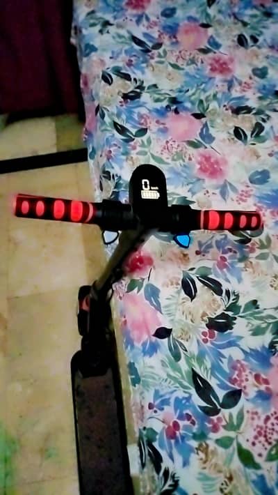 kids electric scooty neet and clean power full battery .