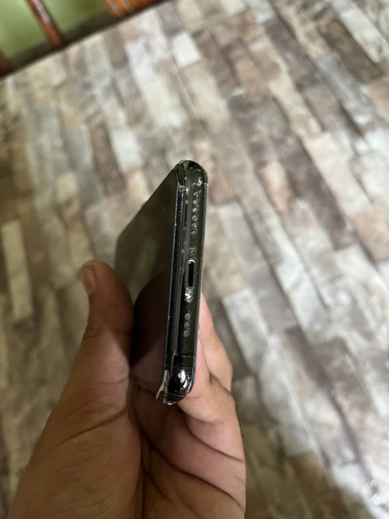 Apple iPhone 11 Pro 4