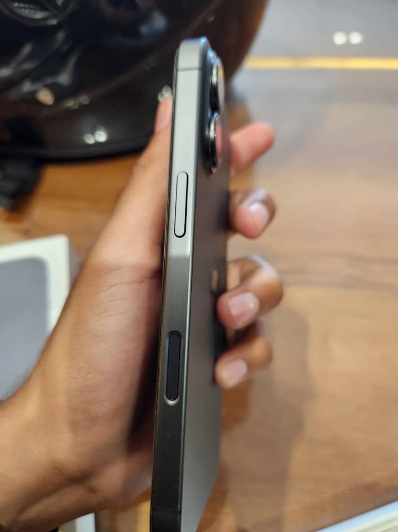 Apple iPhone 17 5