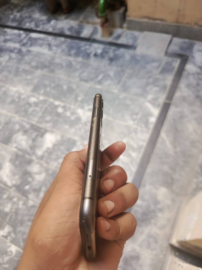 Apple iPhone 11 4