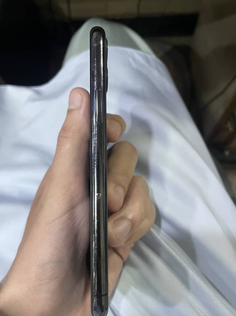 Apple iPhone 11 Pro 1