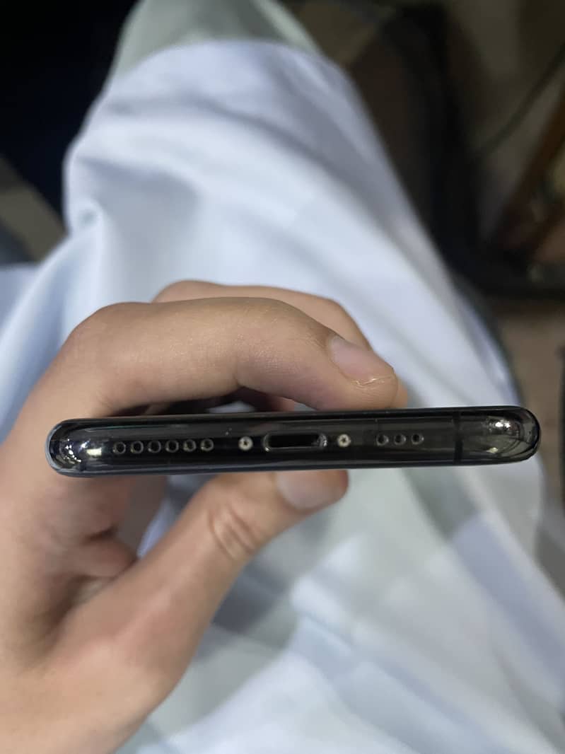 Apple iPhone 11 Pro 2