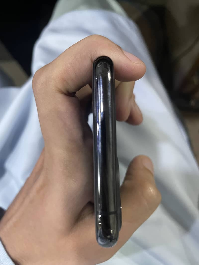 Apple iPhone 11 Pro 6