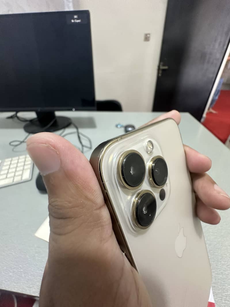 Apple iPhone 13 Pro 4