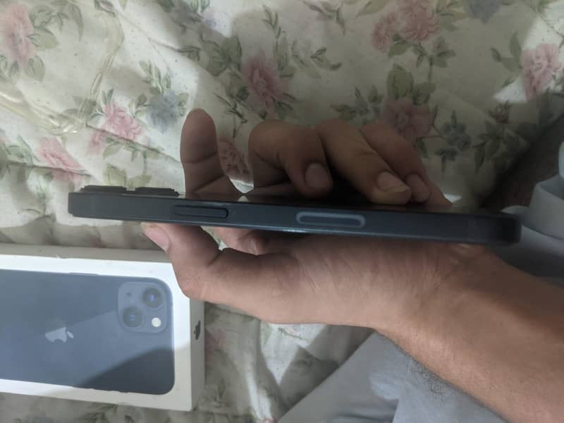 Apple iPhone 13 9