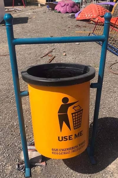 Dustbins 030089/52/194