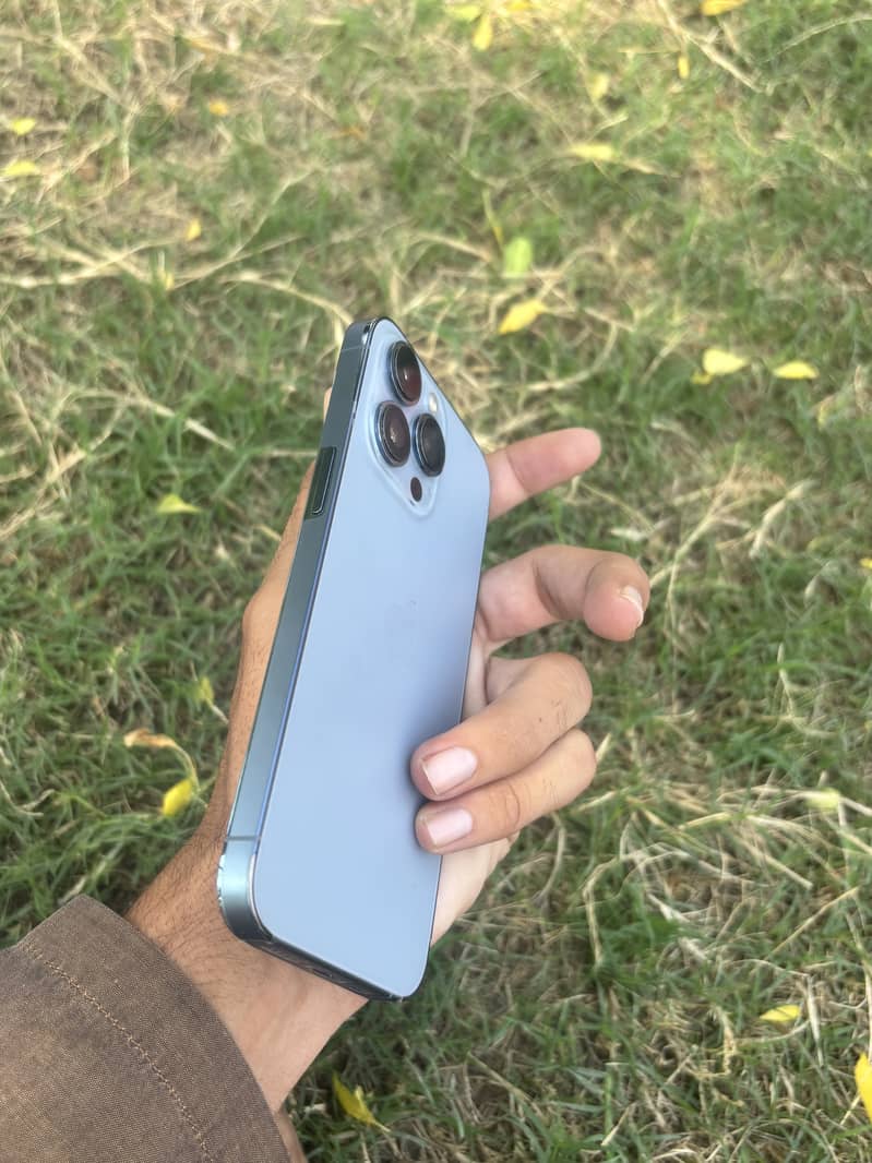 Apple iPhone 13 Pro 2