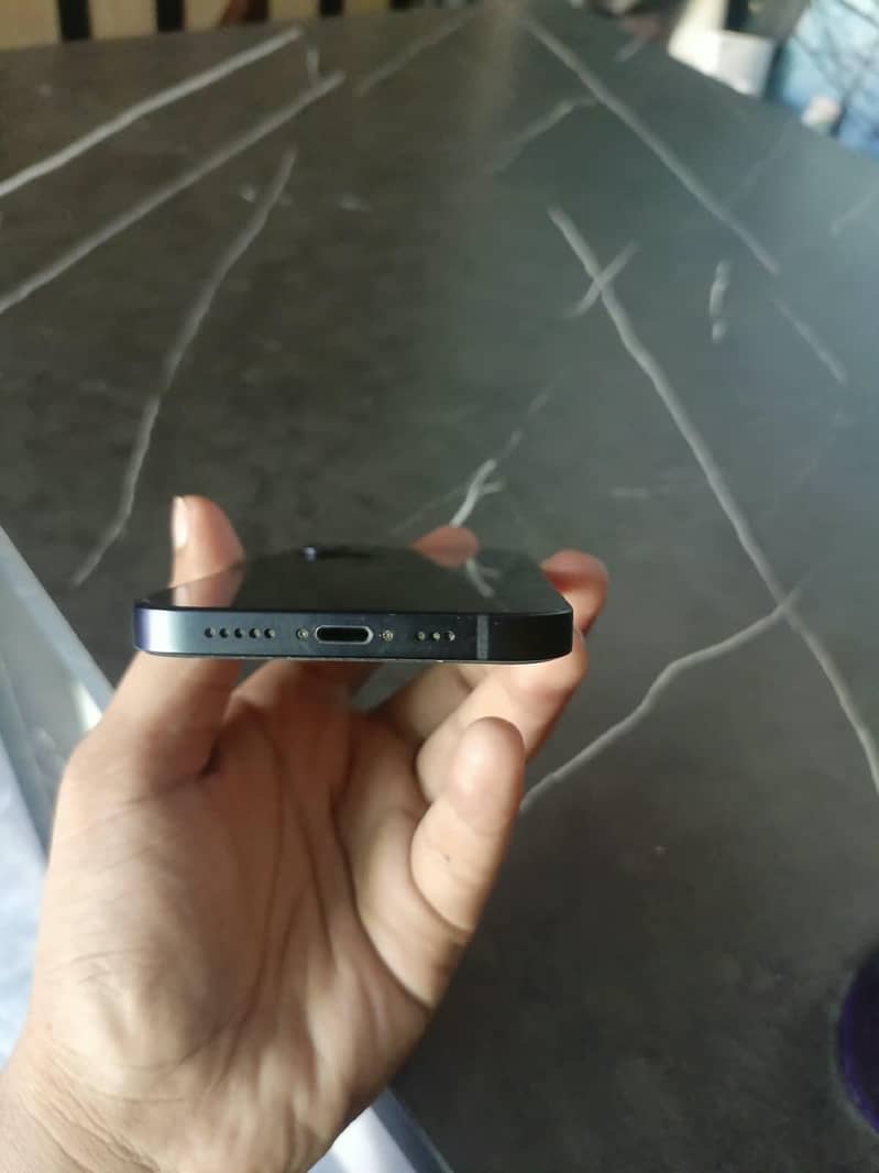 Apple iPhone 12 3
