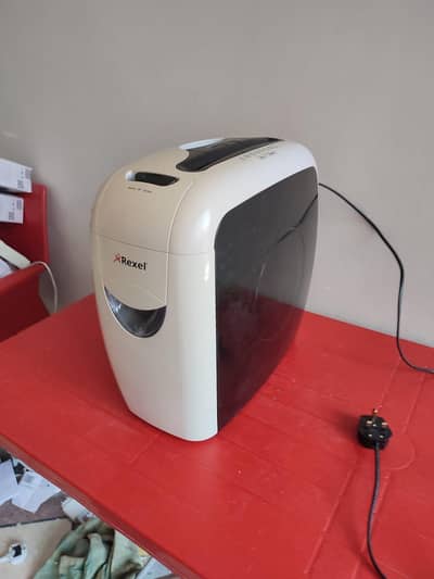 Rexel UK 11 Sheets Crosscut Paper Shredder