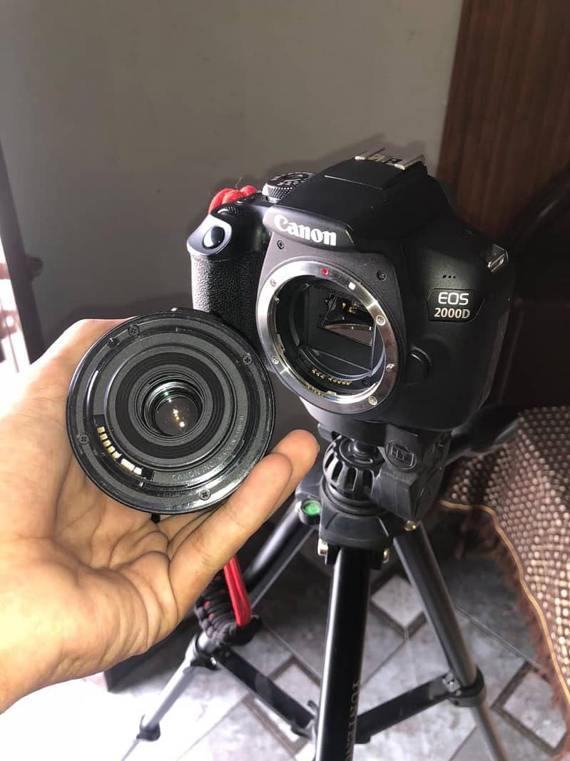 Cannon E2000d DSLR 1