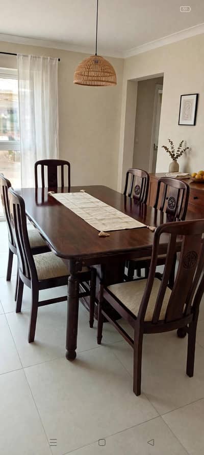 Beautiful dining table with 6 chairs