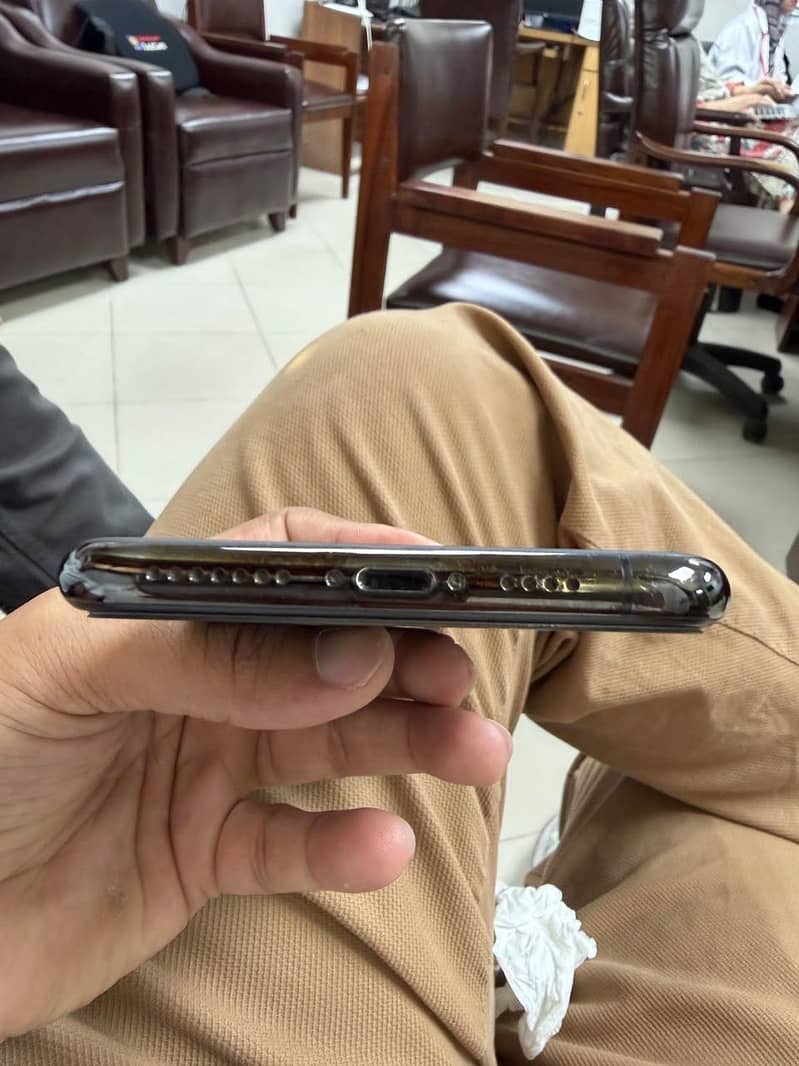 Apple iPhone 11 Pro Max 1
