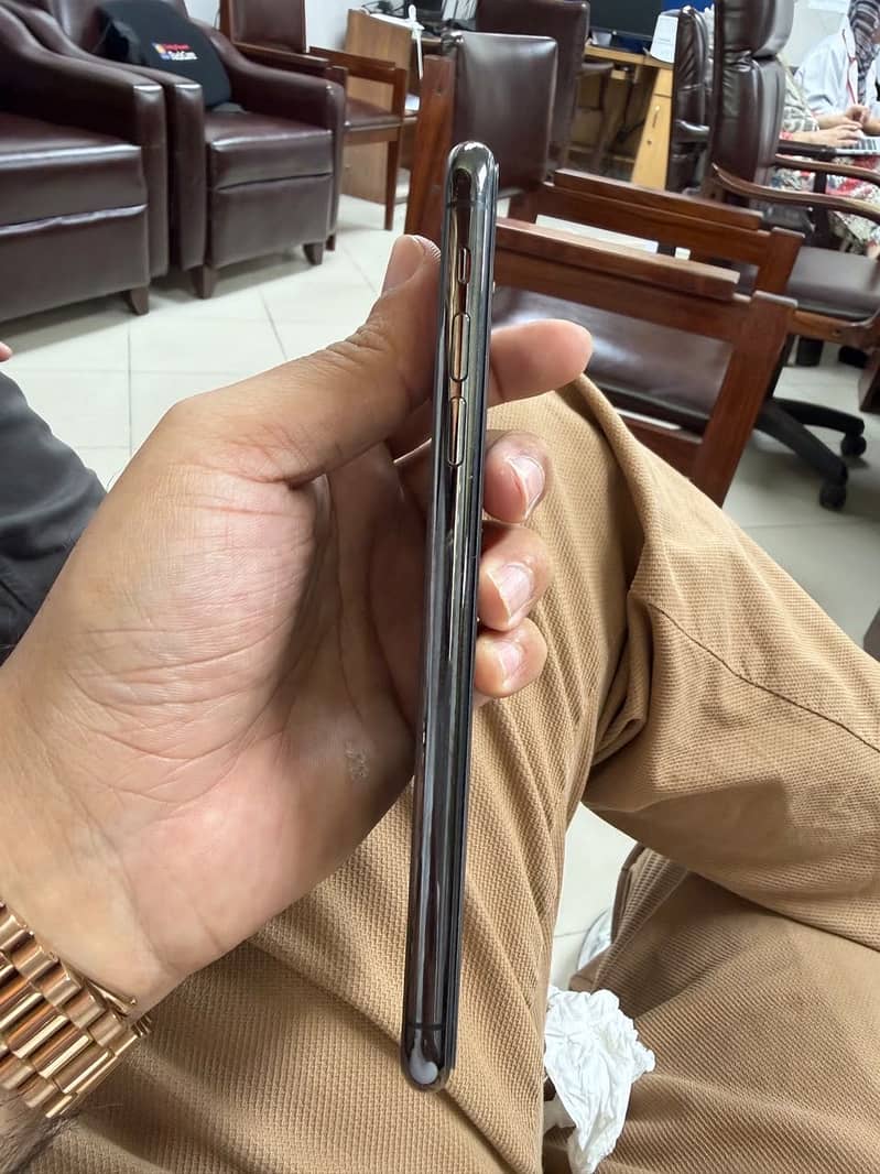 Apple iPhone 11 Pro Max 3
