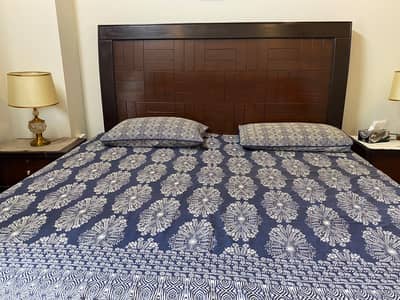 Bed set with side tables and dressing table