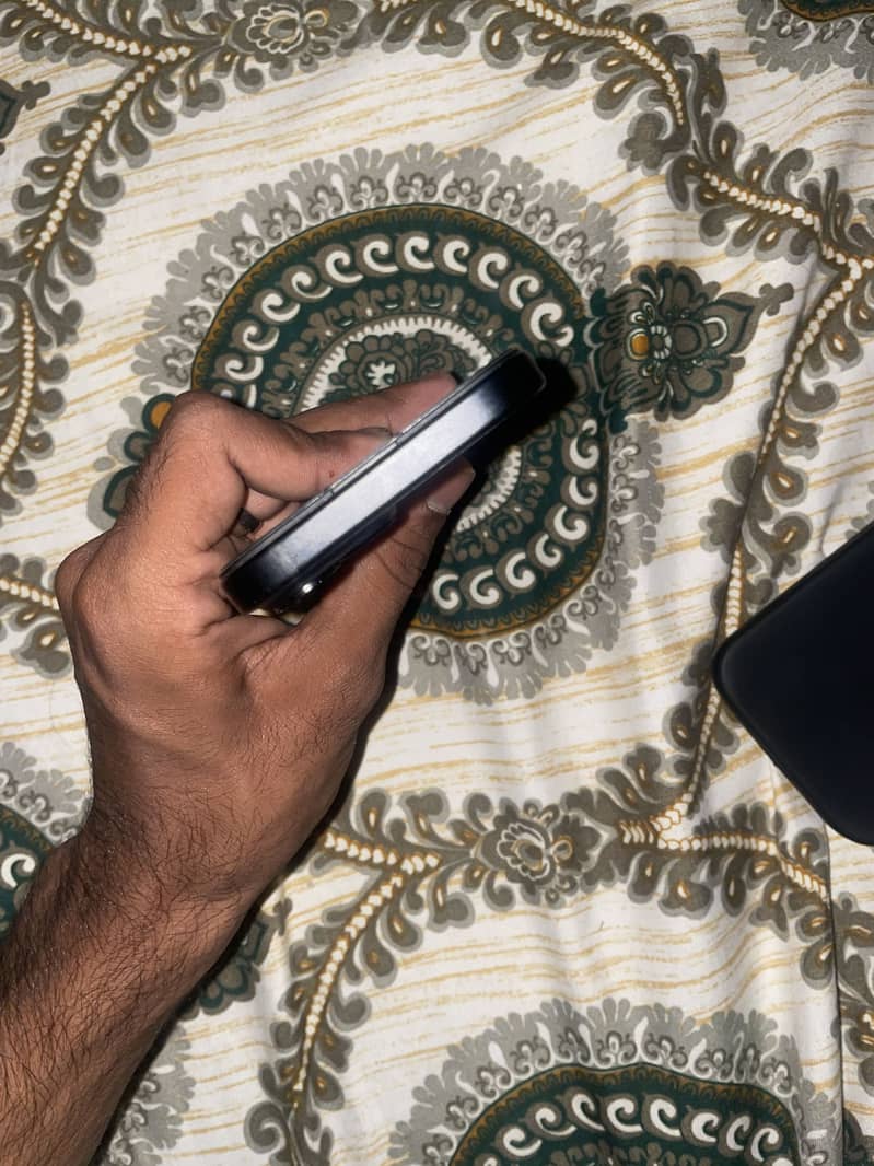 Apple iPhone 15 3