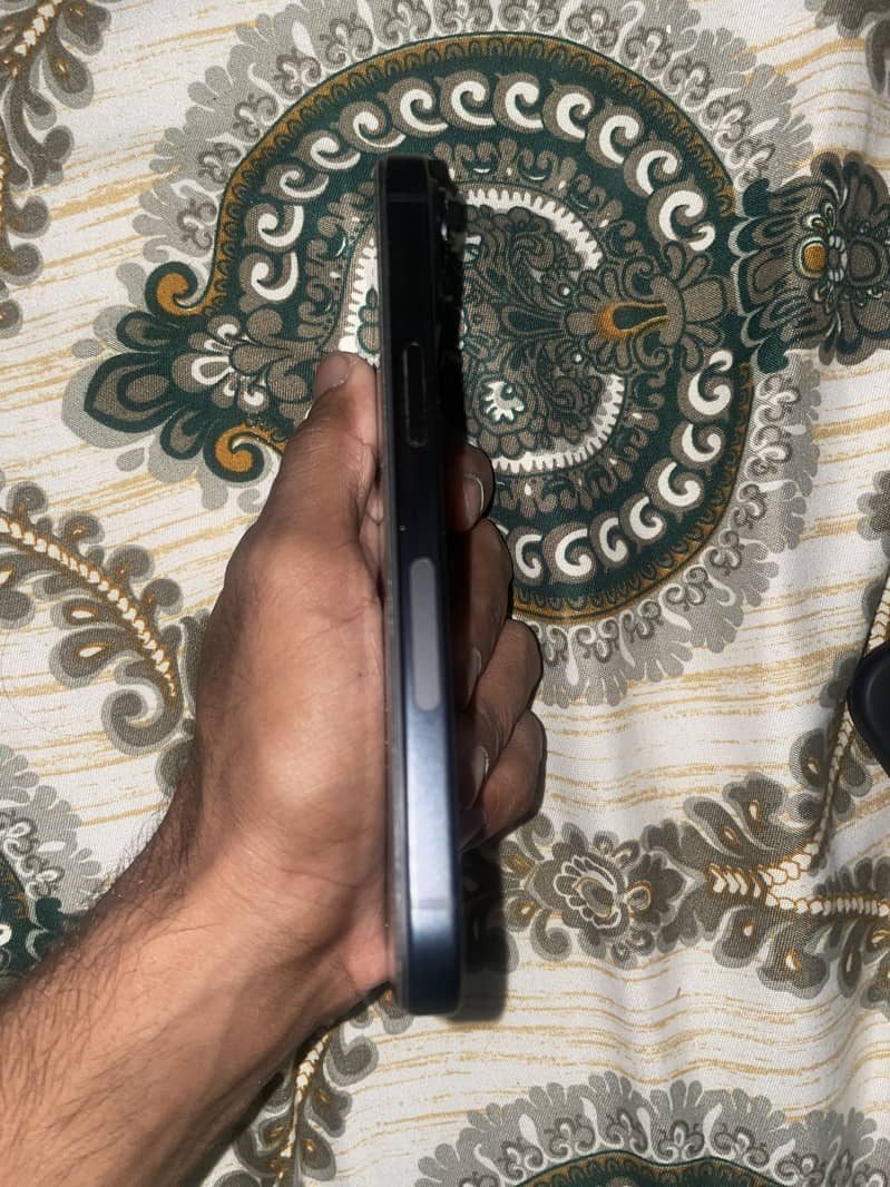 Apple iPhone 15 6