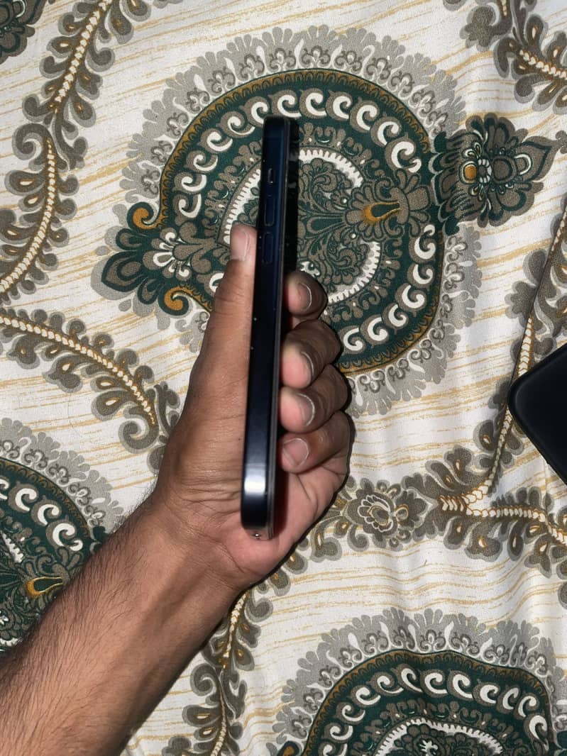 Apple iPhone 15 7