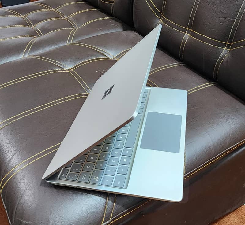 Microsoft Surface Laptop 10th Generation 5