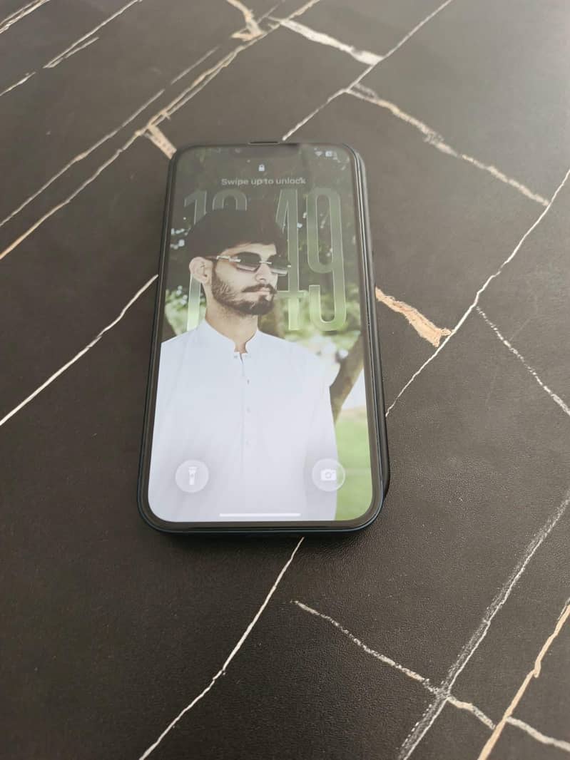Apple iPhone 13 0