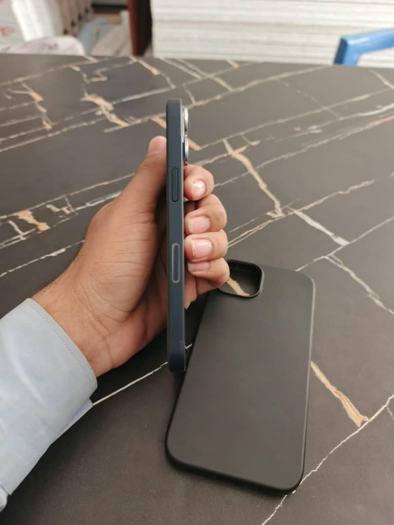 Apple iPhone 13 5