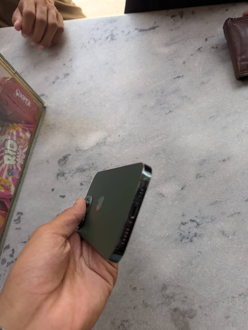 Apple iPhone 13 Pro 2