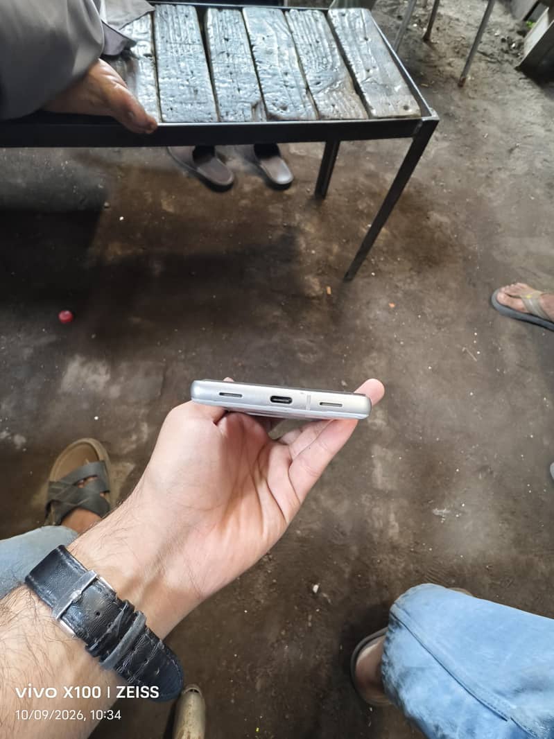 Google pixel 7A 4