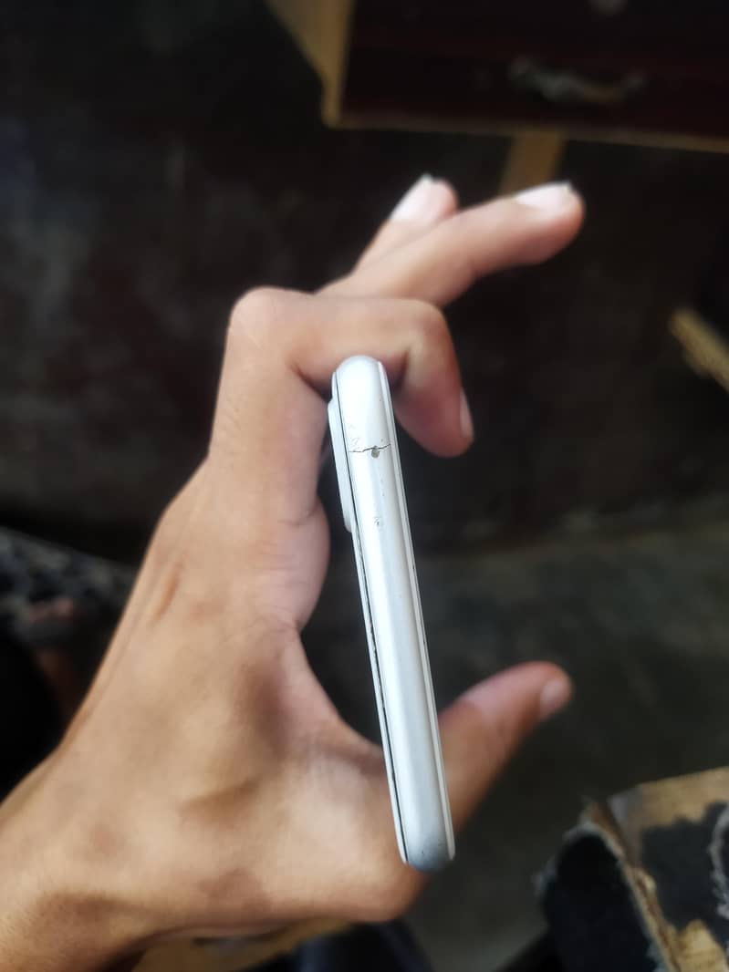 Apple iPhone 8 Plus 3