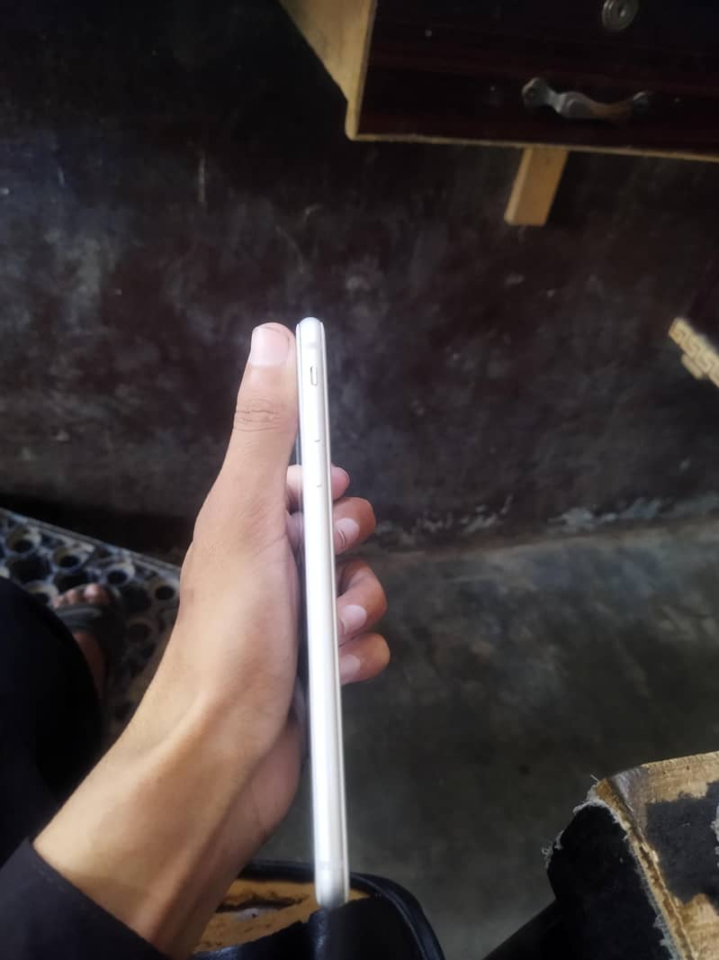 Apple iPhone 8 Plus 4