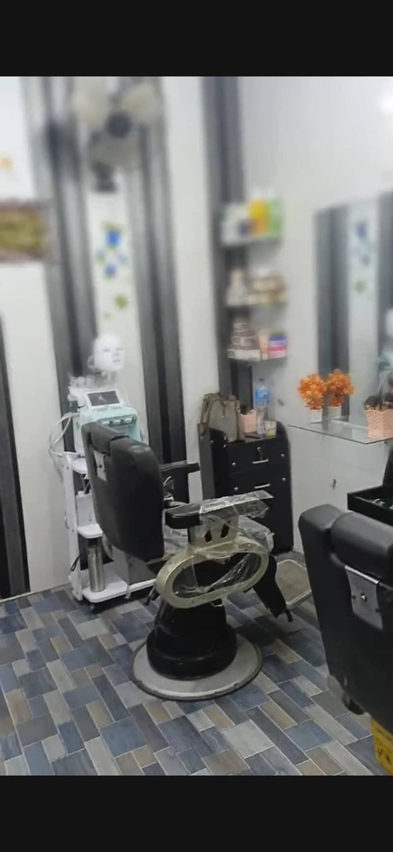 saloon 1