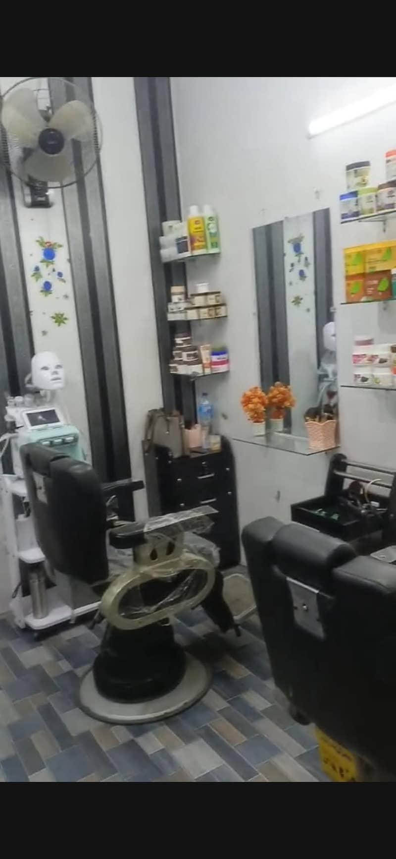saloon 4