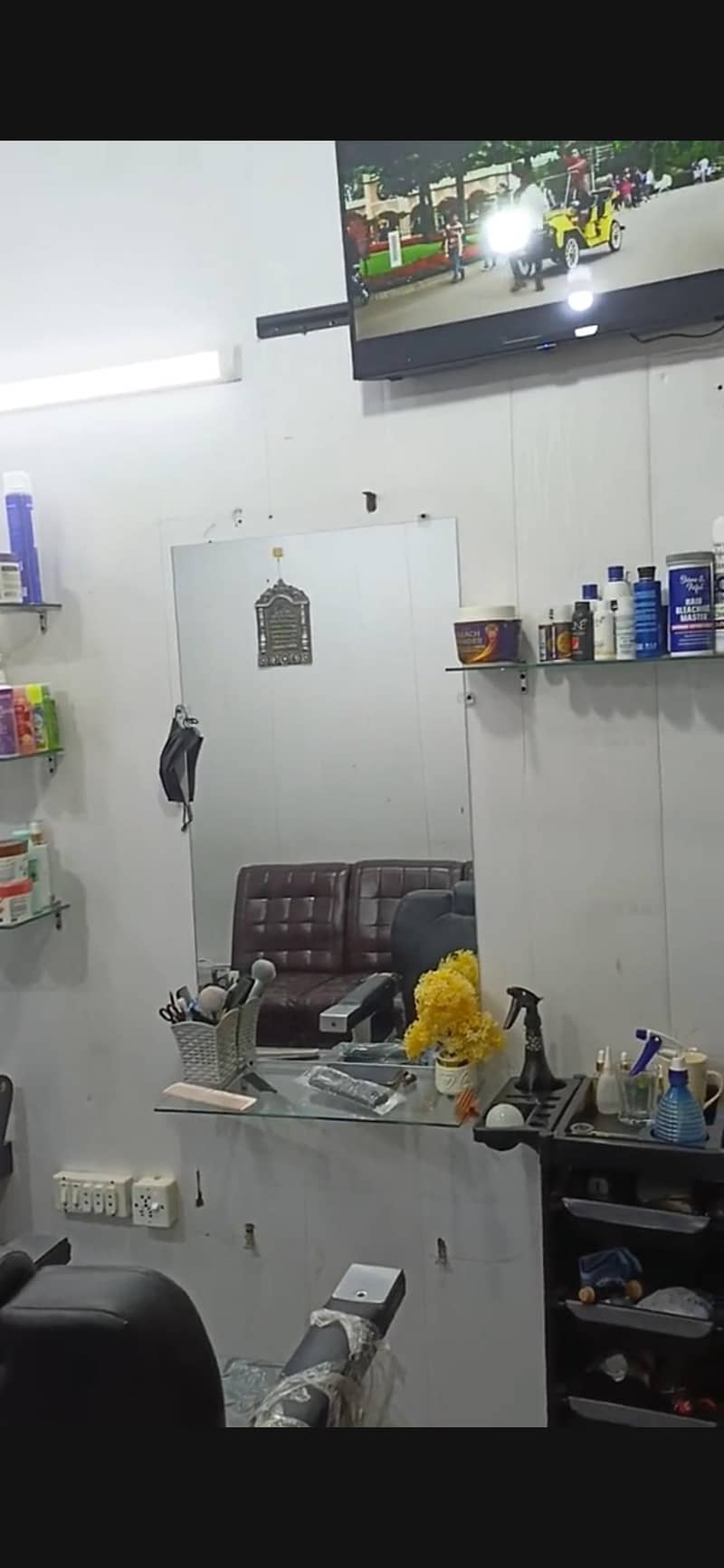 saloon 5