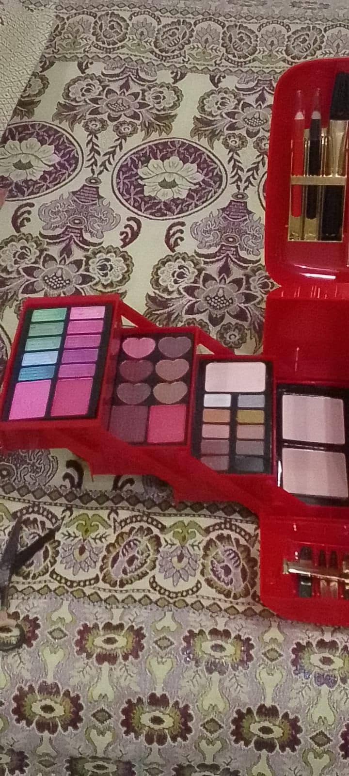 pretty box red 4