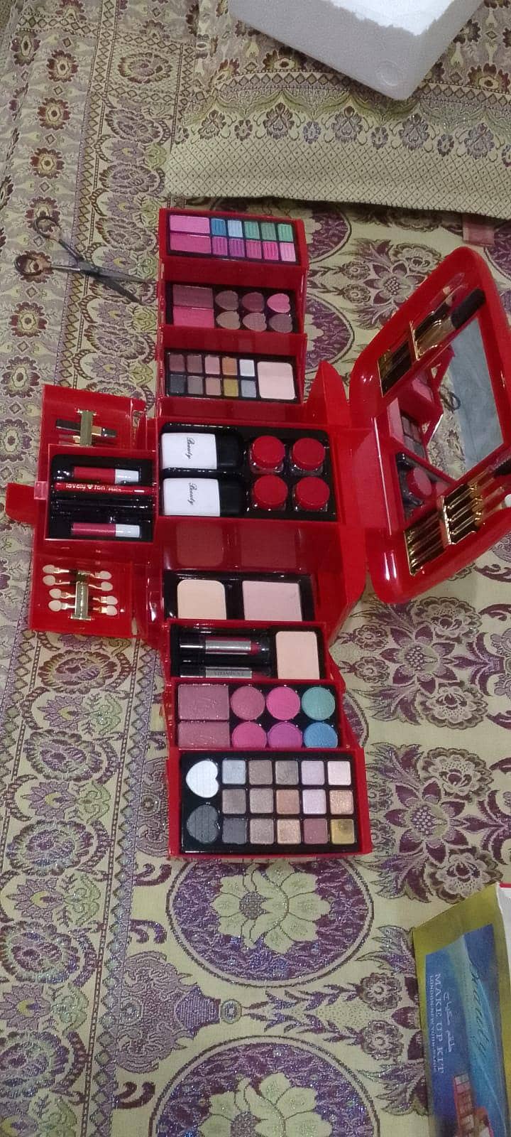 pretty box red 6