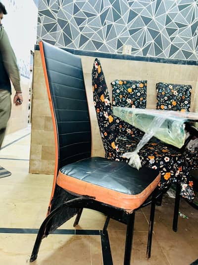 dining table Acha hai condition 10/8 ager ap lo ga ap cover bhi sth da