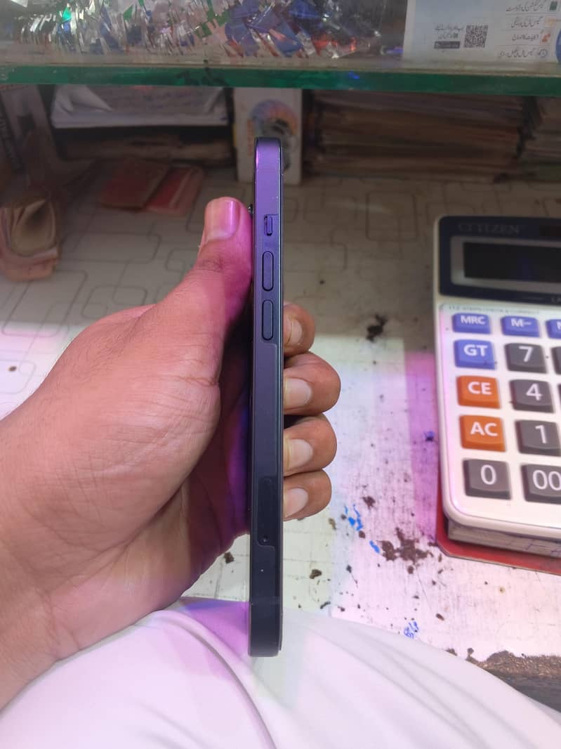 Apple iPhone 13 5