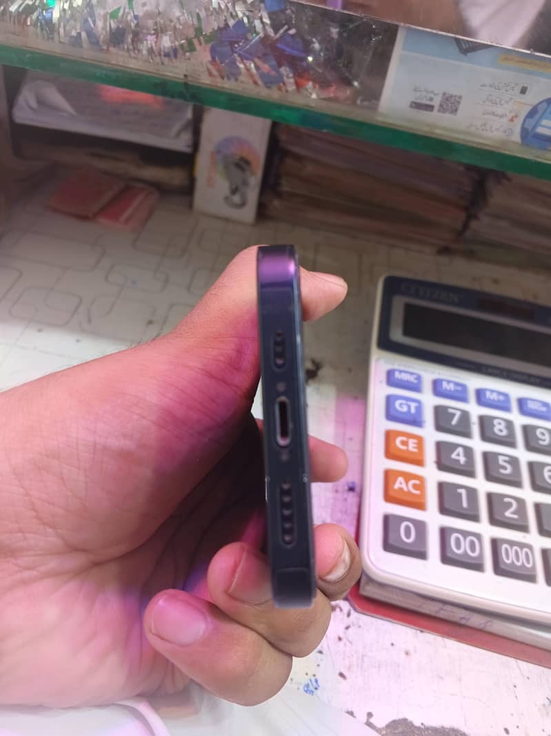 Apple iPhone 13 7