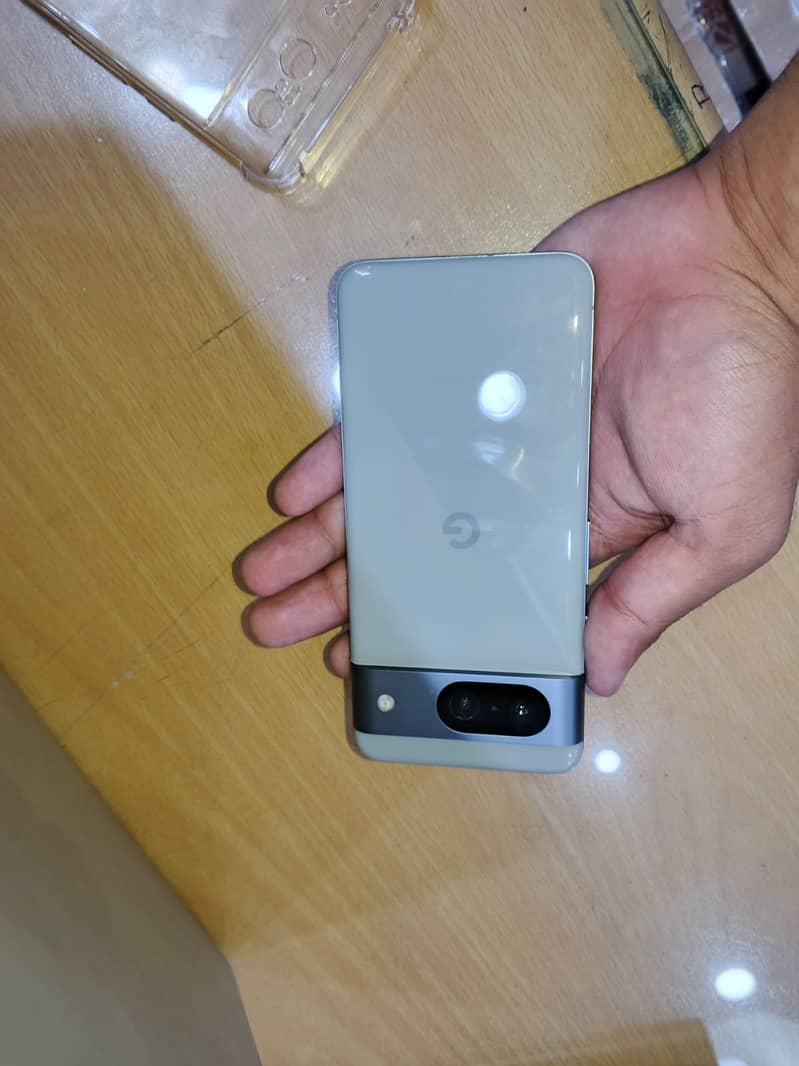 Google Pixel 8 4