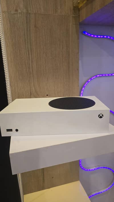 Xbox Series S 512gb w box & 2 controllers