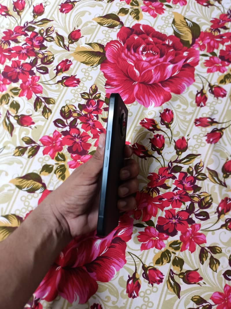 Sharp Aquos Sense7 3