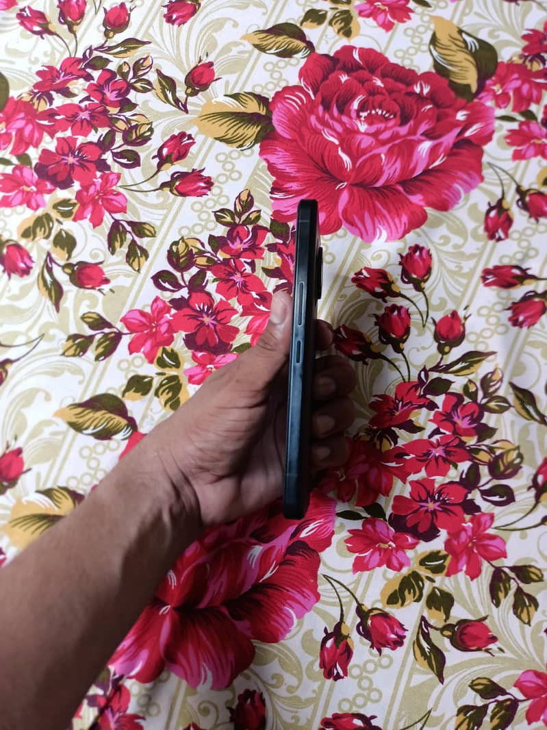 Sharp Aquos Sense7 6