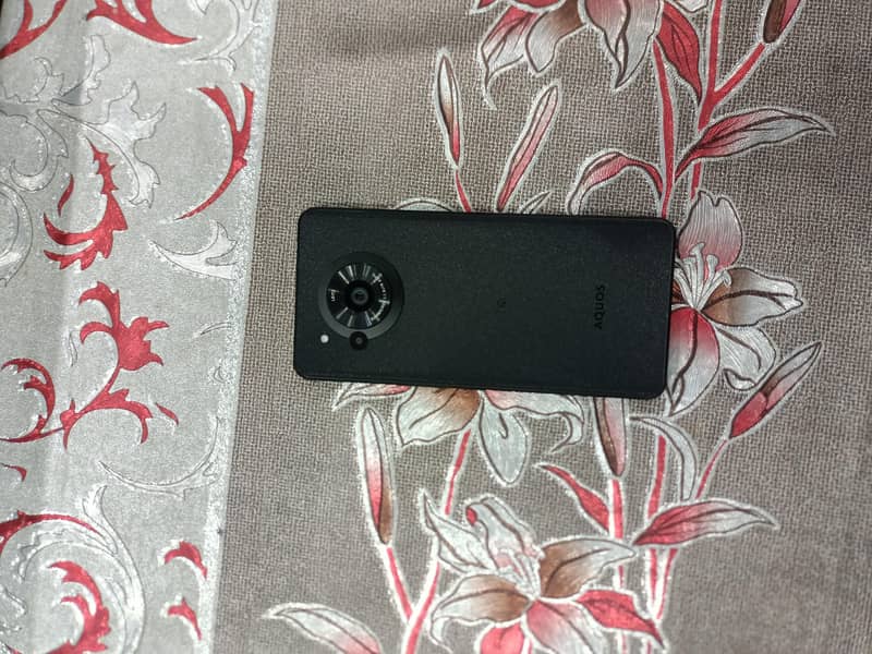 Sharp Aquos Sense7 12