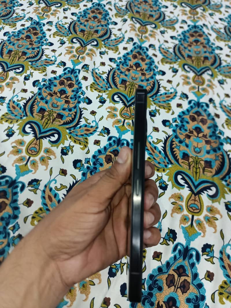 Sharp Aquos Sense7 15