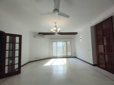 F-7, 5 Bedrooms House.